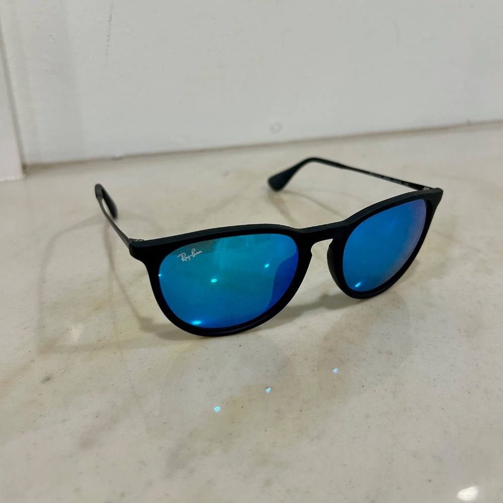 Ray-Ban Erika Classic *NEVER WORN*